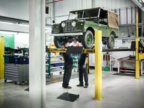 stories Land Rover, Reborn photography